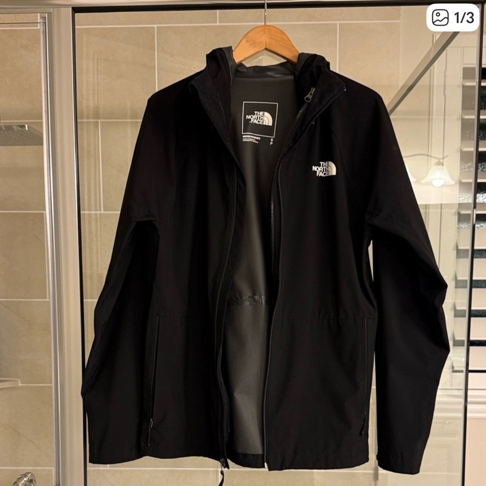 ***SOLD**Men’s The North Face jacket. Dry vent Windbreaker